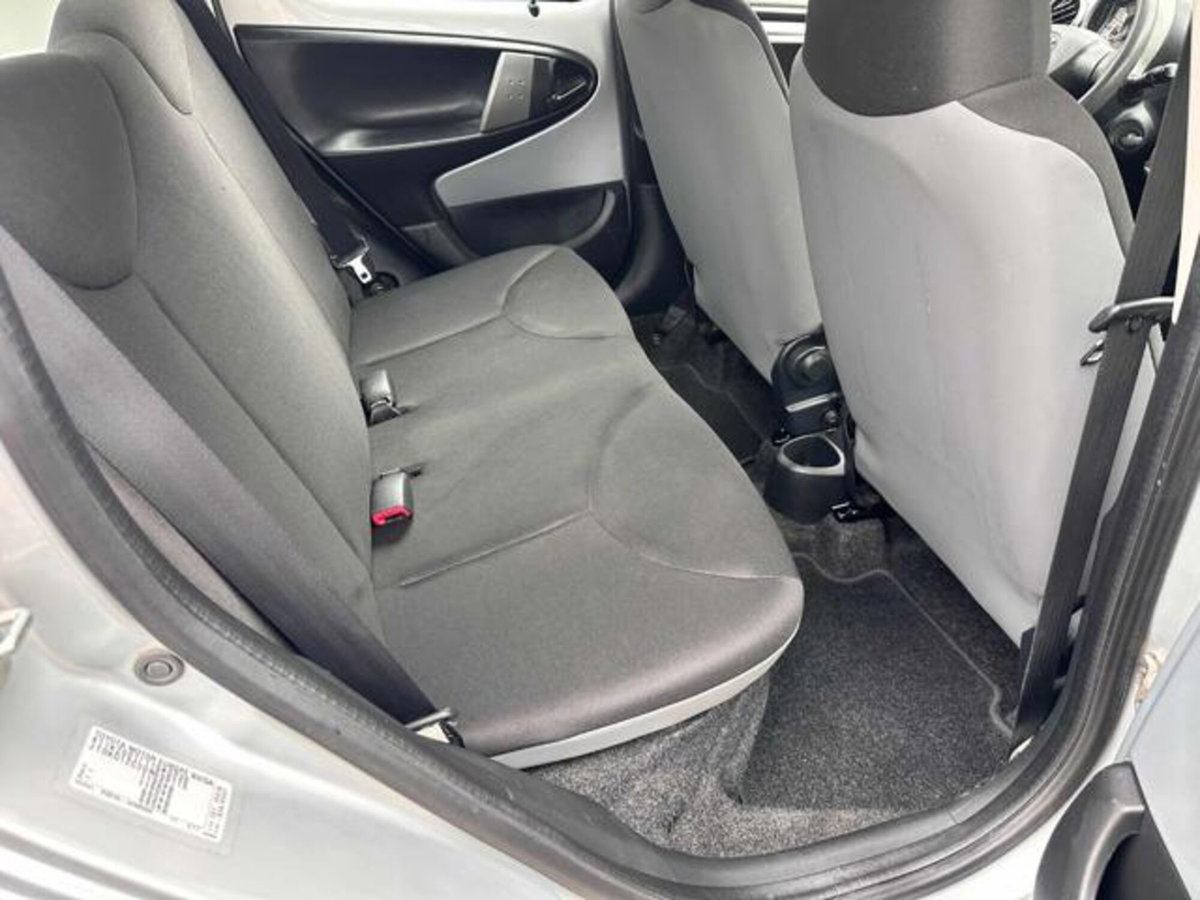 Toyota Aygo 1.0 12V VVT-i 5 porte Active Connect (16)