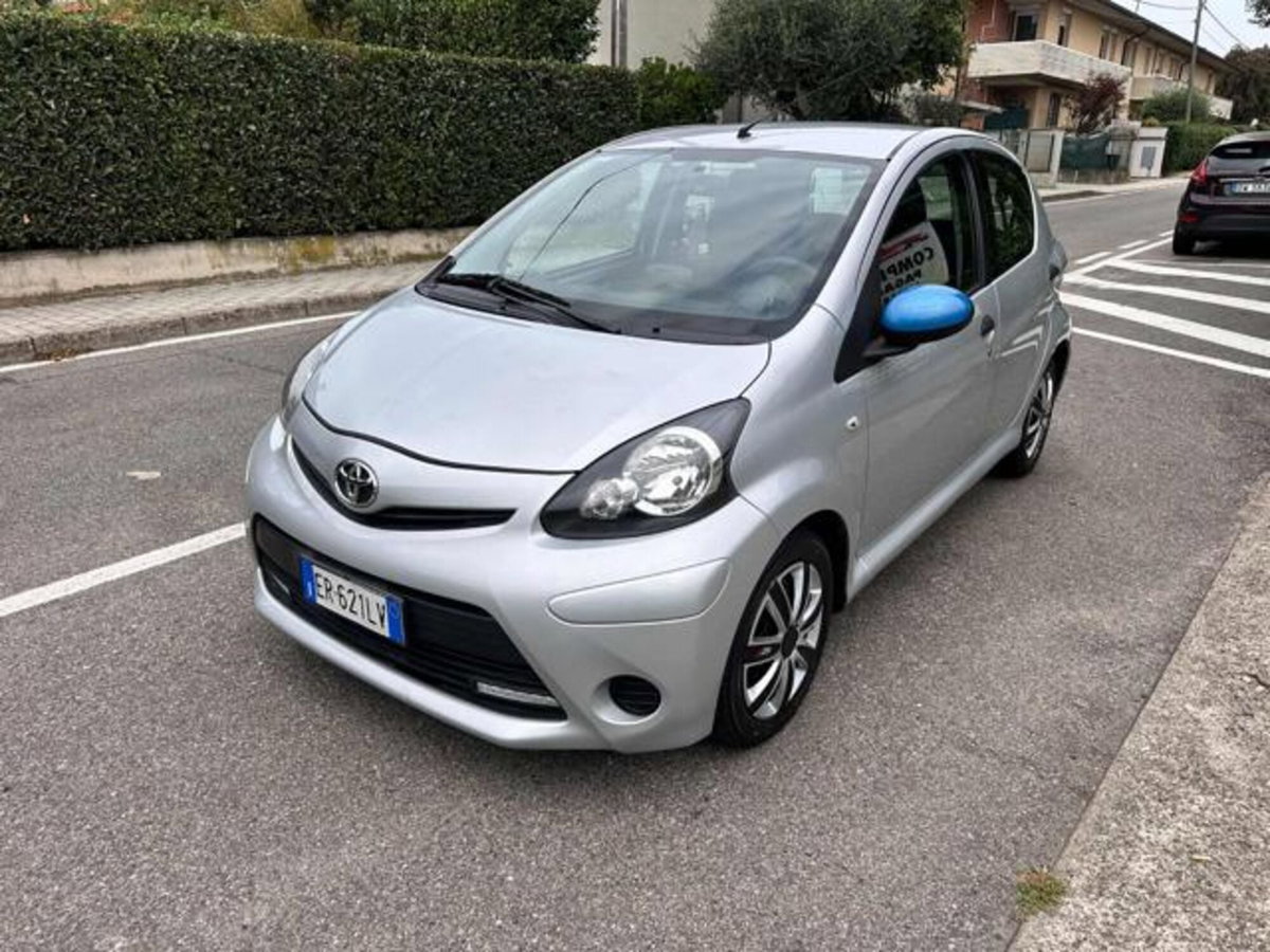 Toyota Aygo 1.0 12V VVT-i 5 porte Active Connect (2)