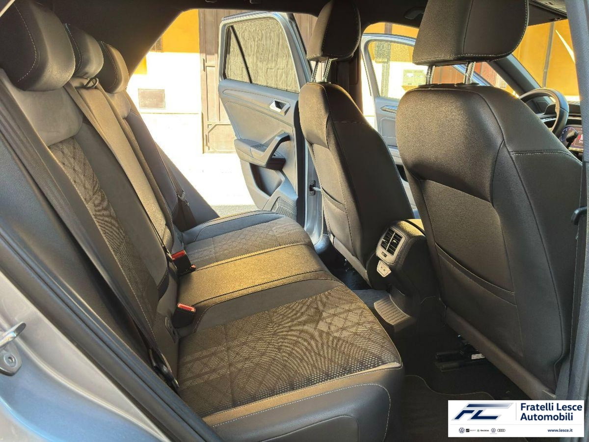 Volkswagen T-Roc 1.0 TSI R-Line (2)