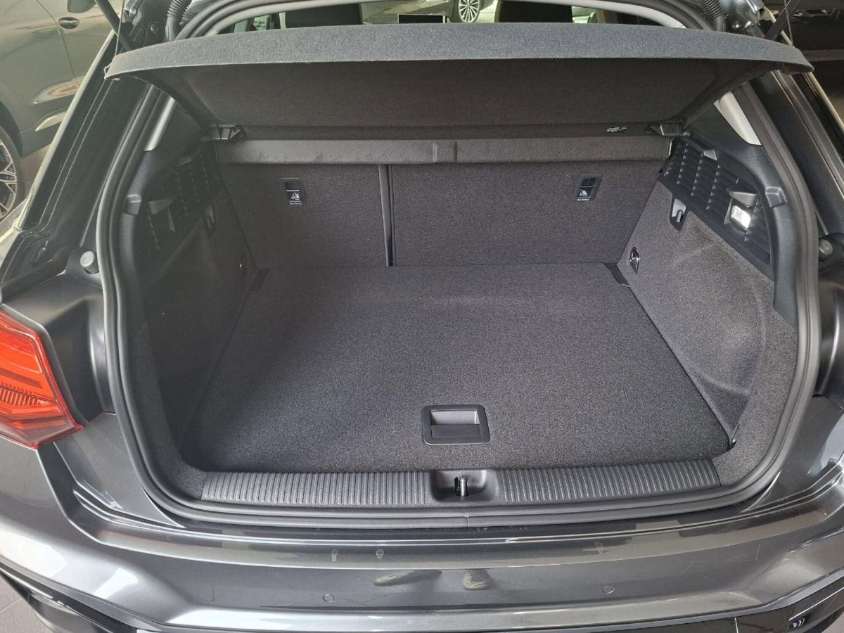 Audi Q2 Q2 35 TFSI S tronic Identity Black (12)