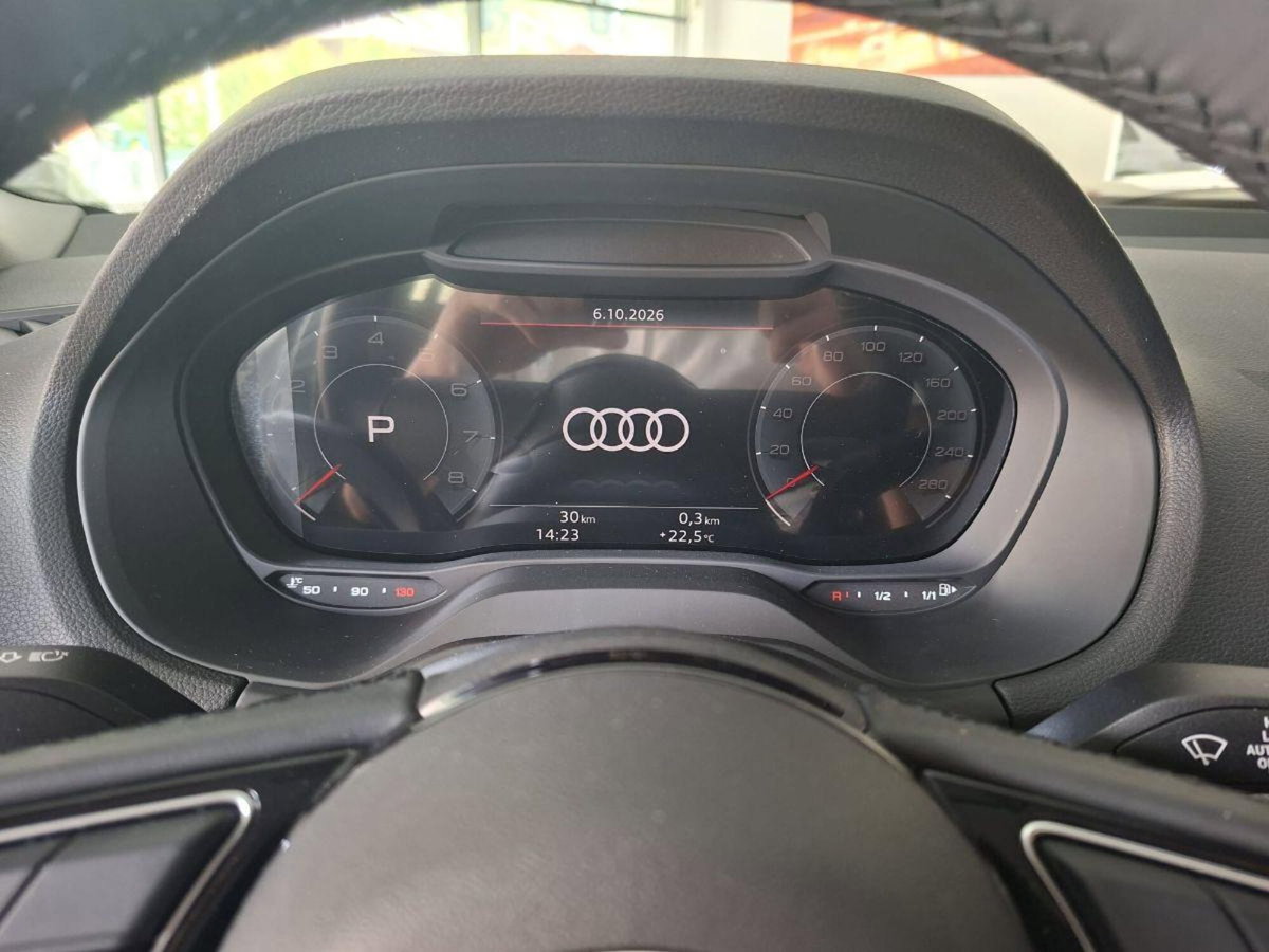 Audi Q2 Q2 35 TFSI S tronic Identity Black (8)