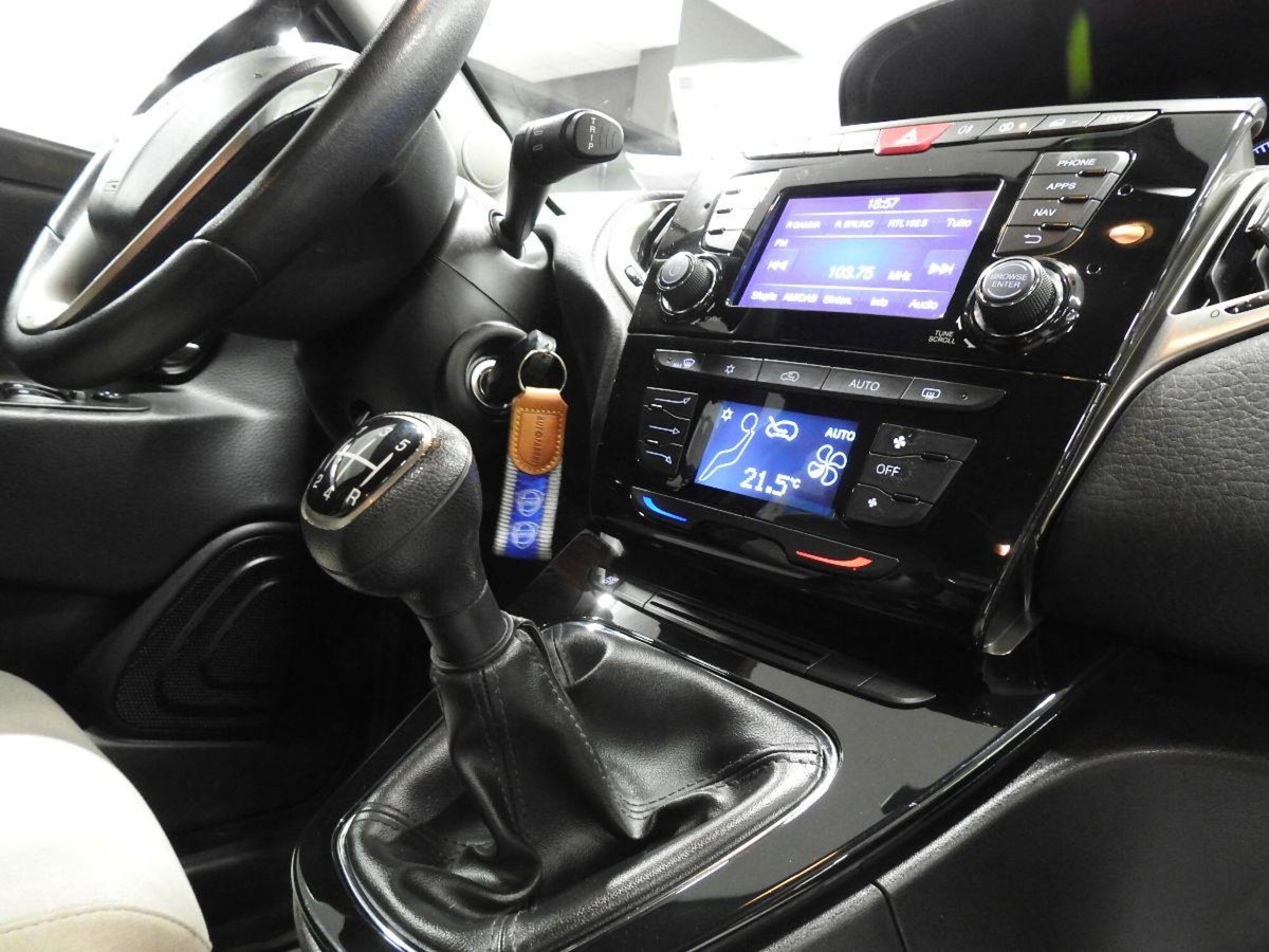 Lancia Ypsilon 1.3 MJT 16V 95 CV 5 porte S&S Platinum (13)