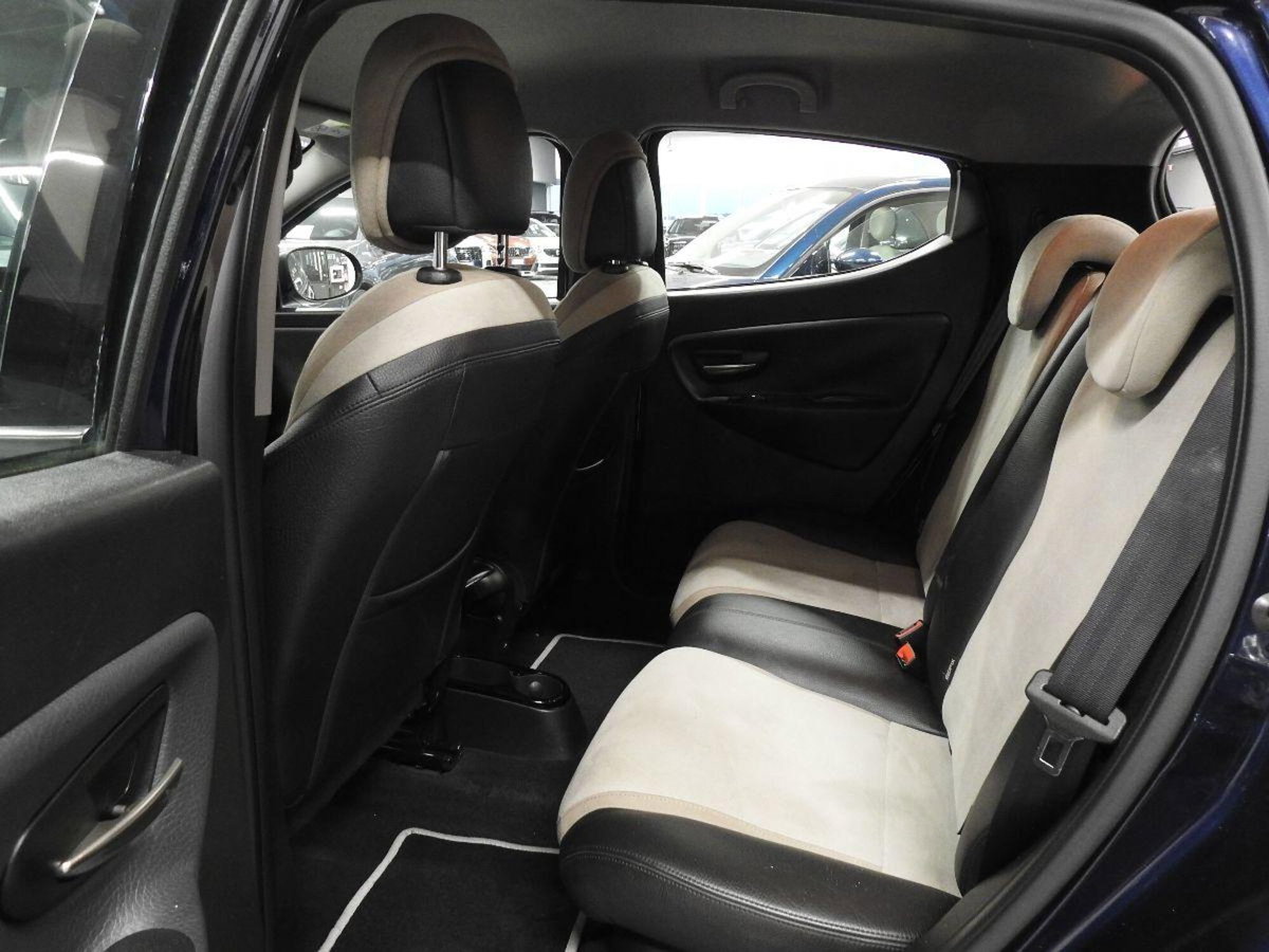 Lancia Ypsilon 1.3 MJT 16V 95 CV 5 porte S&S Platinum (19)