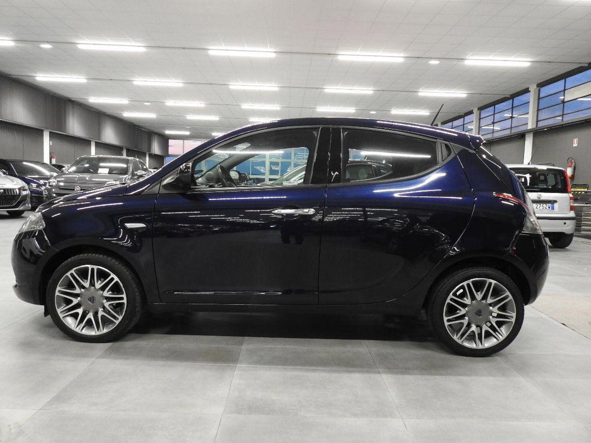 Lancia Ypsilon 1.3 MJT 16V 95 CV 5 porte S&S Platinum (5)