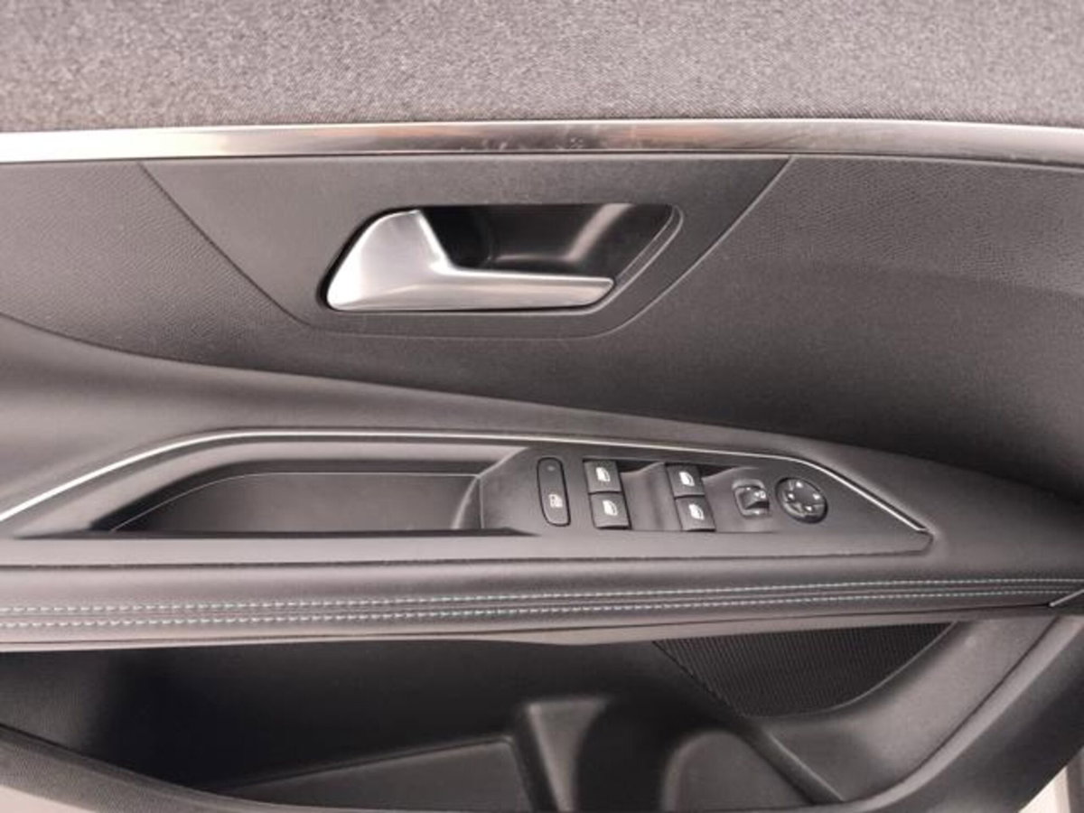Peugeot 3008 BlueHDi 130 S&S EAT8 Allure Pack (18)