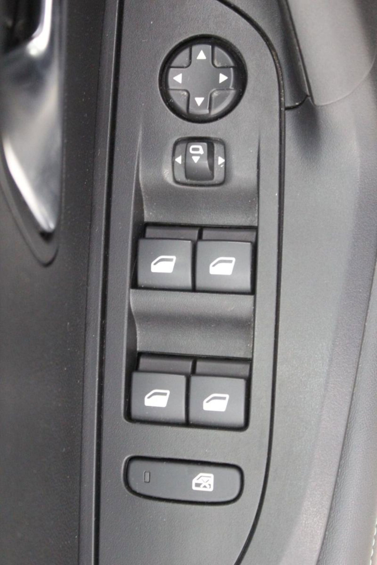 Peugeot 2008 PureTech 130 S&S Allure Pack (17)