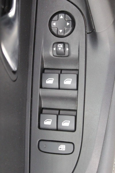 Peugeot 2008 PureTech 130 S&S Allure Pack (17)