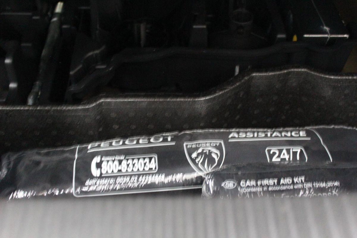 Peugeot 2008 PureTech 130 S&S Allure Pack (20)