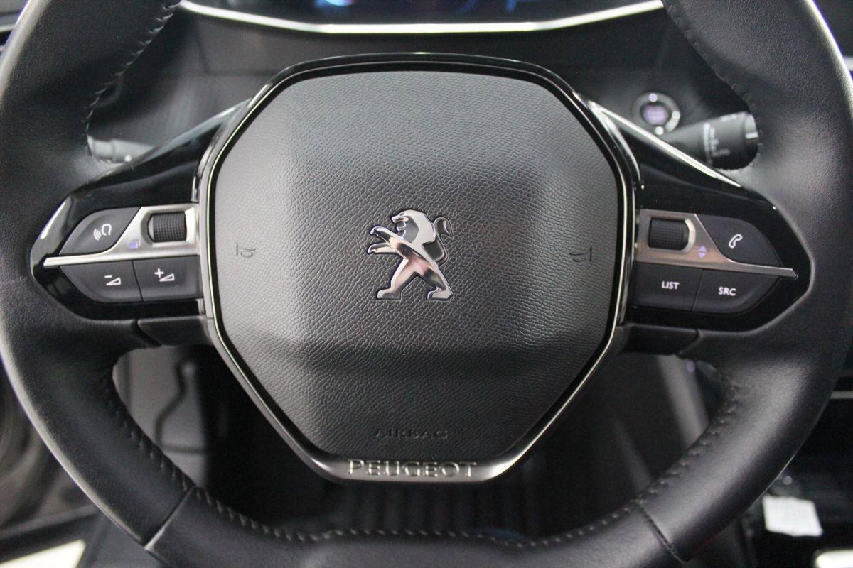 Peugeot 2008 PureTech 130 S&S Allure Pack (8)