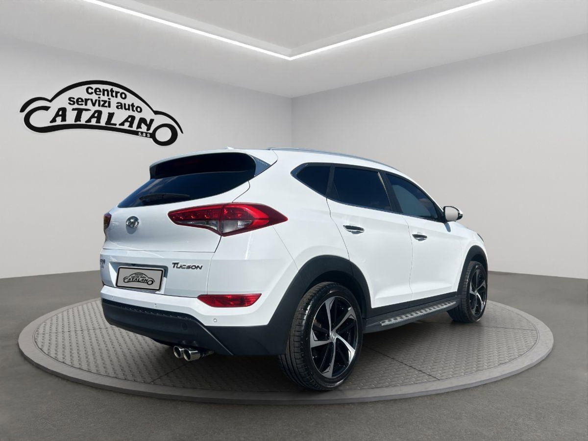 Hyundai Tucson 1.7 CRDi XPossible (5)
