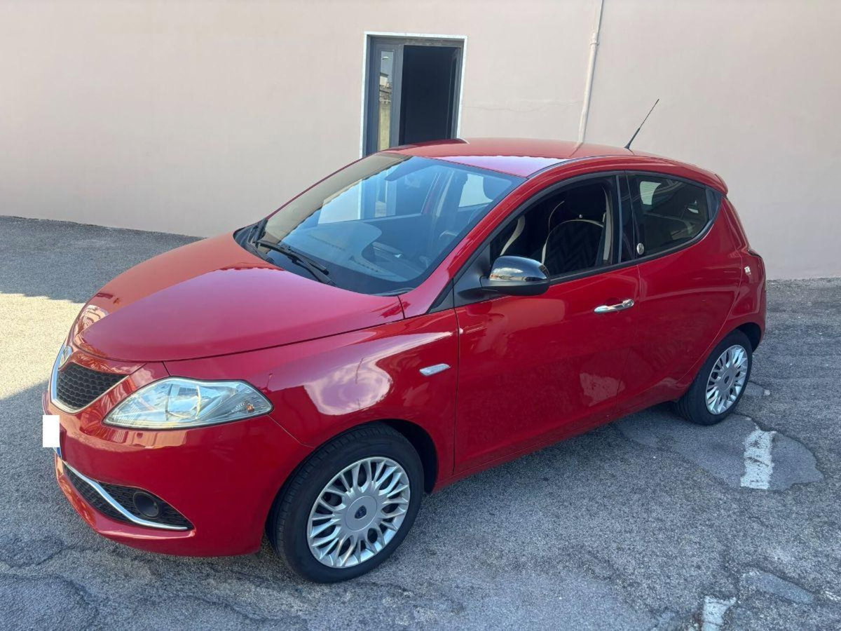Lancia Ypsilon 1.2 69 CV 5 porte GPL Ecochic Gold (2)