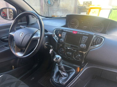 Lancia Ypsilon 1.2 69 CV 5 porte GPL Ecochic Gold (4)