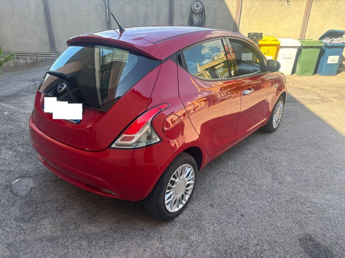Lancia Ypsilon 1.2 69 CV 5 porte GPL Ecochic Gold (7)
