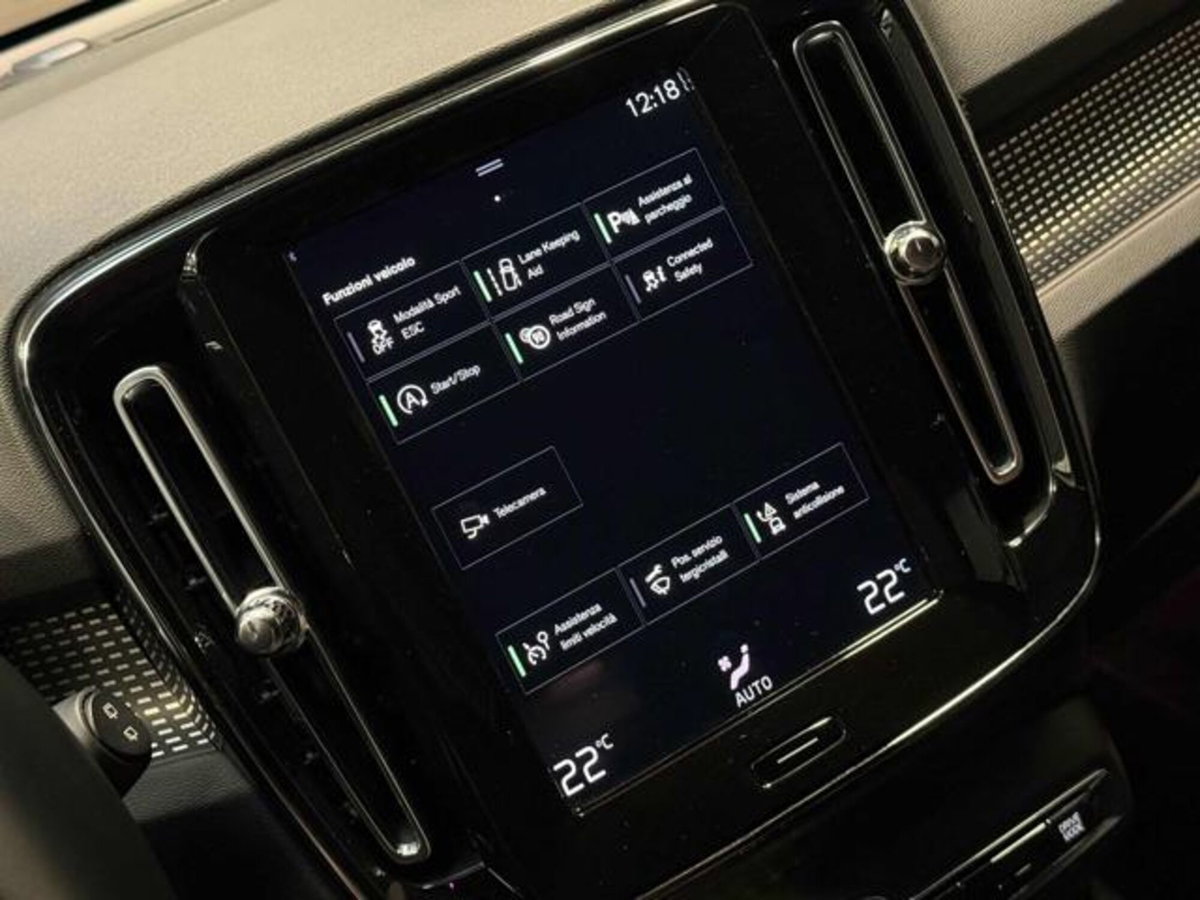 Volvo XC40 T2 automatico Core (17)