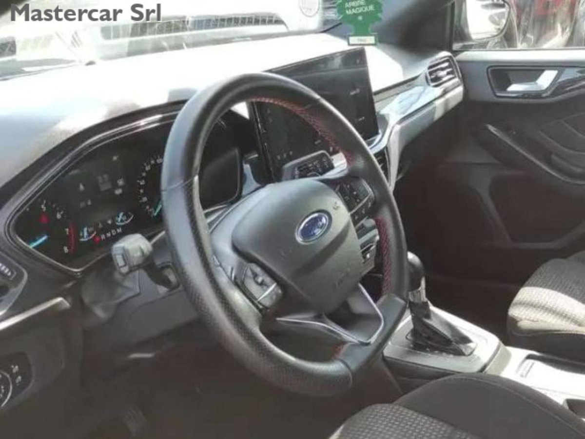 Ford Focus Station Wagon 1.0 EcoBoost 125 CV automatico SW ST-Line (13)