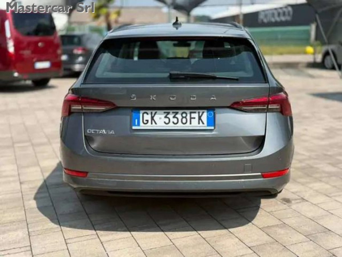 Skoda Octavia Station Wagon 2.0 TDI EVO SCR DSG Wagon Executive (3)