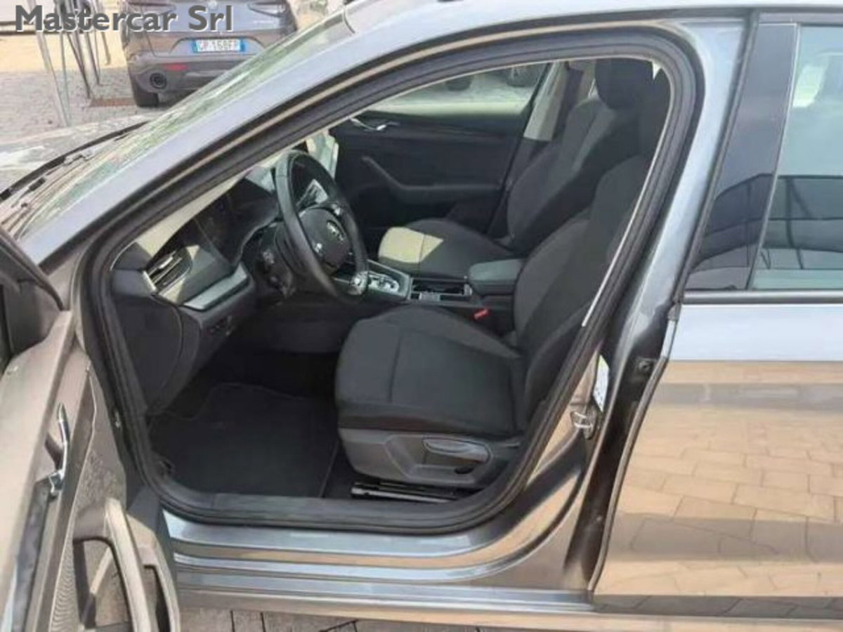 Skoda Octavia Station Wagon 2.0 TDI EVO SCR DSG Wagon Executive (8)
