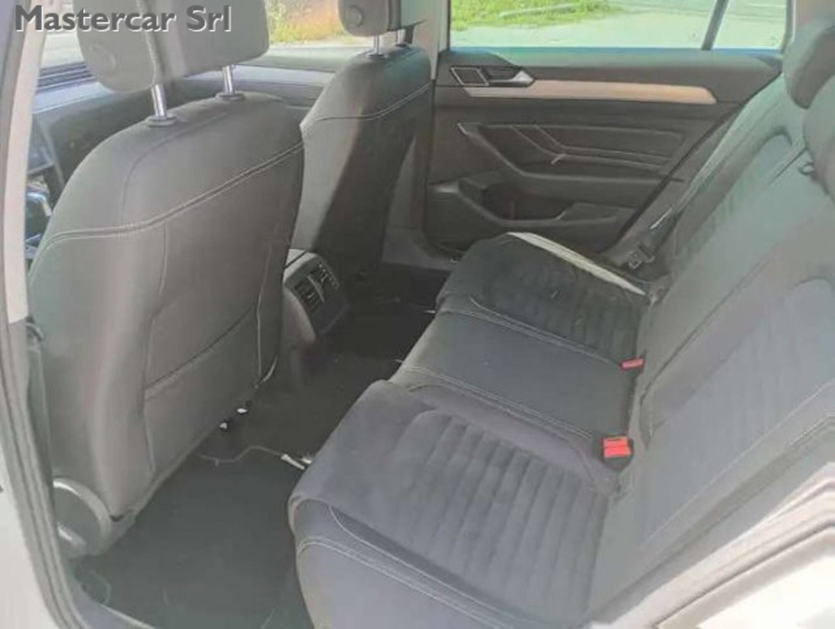 Volkswagen Passat Variant 2.0 TDI SCR 200 CV 4MOTION DSG Executive (10)