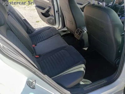 Volkswagen Passat Variant 2.0 TDI SCR 200 CV 4MOTION DSG Executive (11)