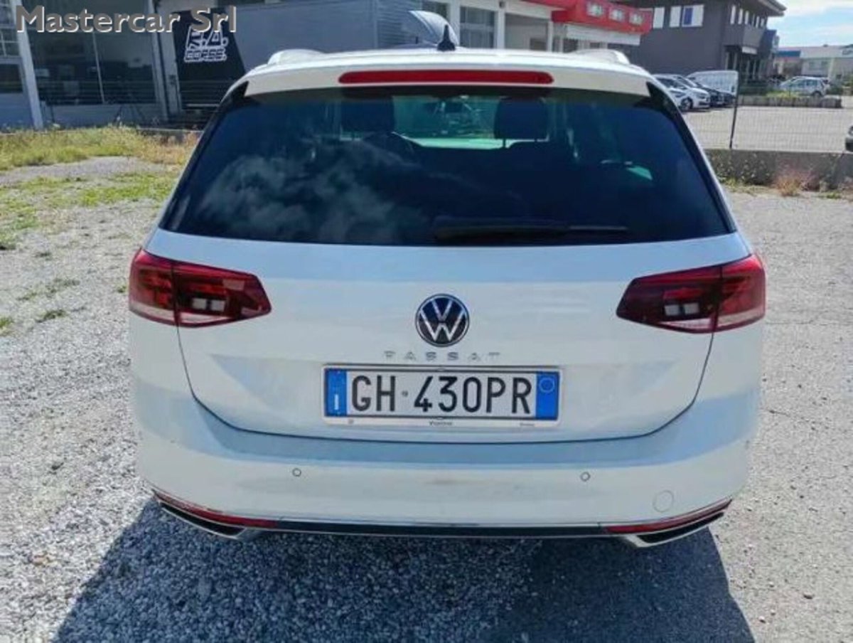 Volkswagen Passat Variant 2.0 TDI SCR 200 CV 4MOTION DSG Executive (4)