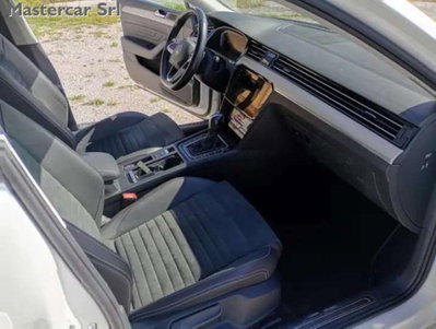 Volkswagen Passat Variant 2.0 TDI SCR 200 CV 4MOTION DSG Executive (8)