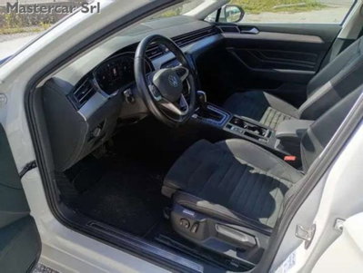 Volkswagen Passat Variant 2.0 TDI SCR 200 CV 4MOTION DSG Executive (9)