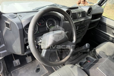 Land Rover Defender 90 2.4 TD4 Pick Up S (10)