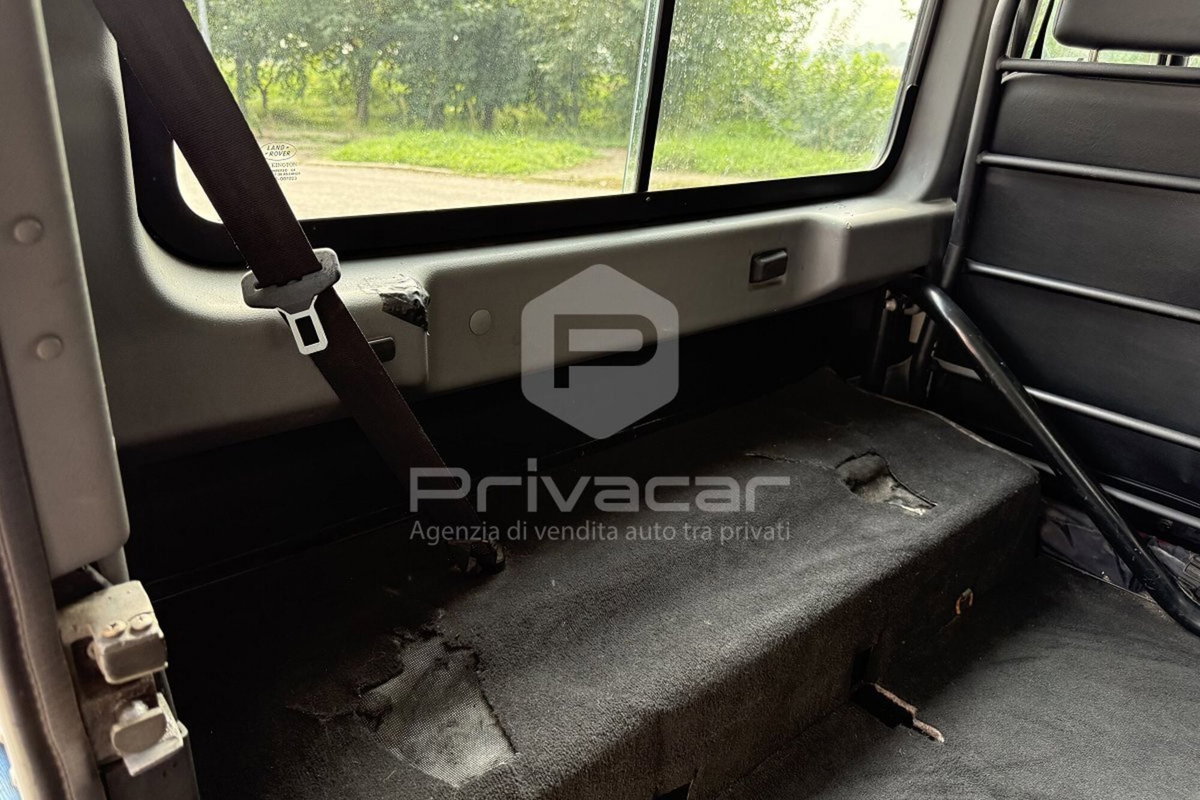 Land Rover Defender 90 2.4 TD4 Pick Up S (13)
