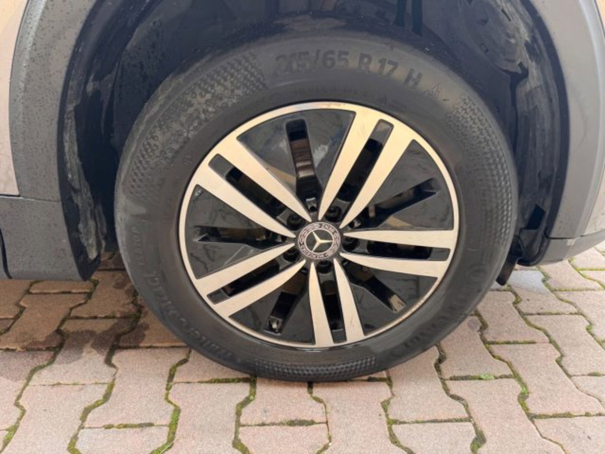 Mercedes-Benz GLB 180 d Automatic Business (11)