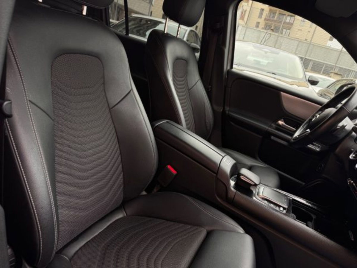Mercedes-Benz GLB 180 d Automatic Business (13)