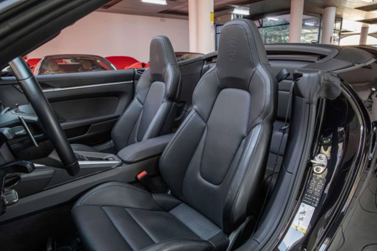 Porsche 911 Cabrio Cabrio 3.7 Turbo auto (10)