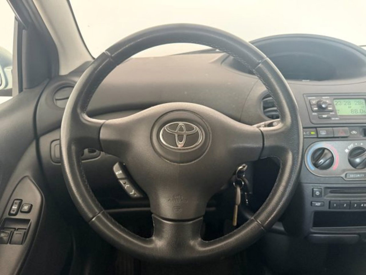 Toyota Yaris 16V cat 3 porte Sol (10)