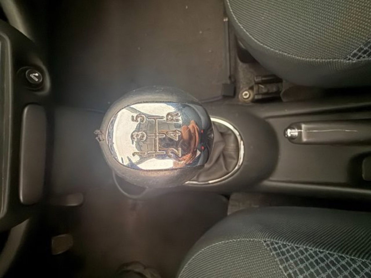 Toyota Yaris 16V cat 3 porte Sol (15)