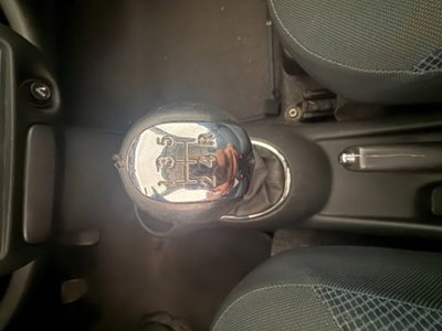 Toyota Yaris 16V cat 3 porte Sol (15)