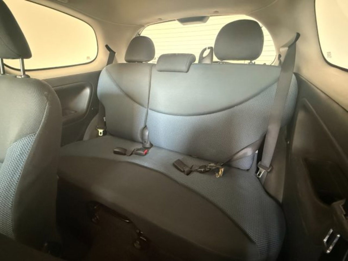 Toyota Yaris 16V cat 3 porte Sol (16)