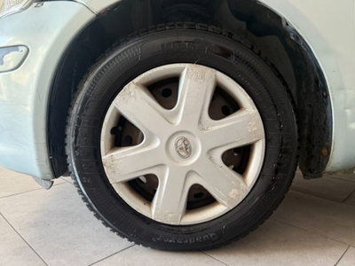 Toyota Yaris 16V cat 3 porte Sol (18)
