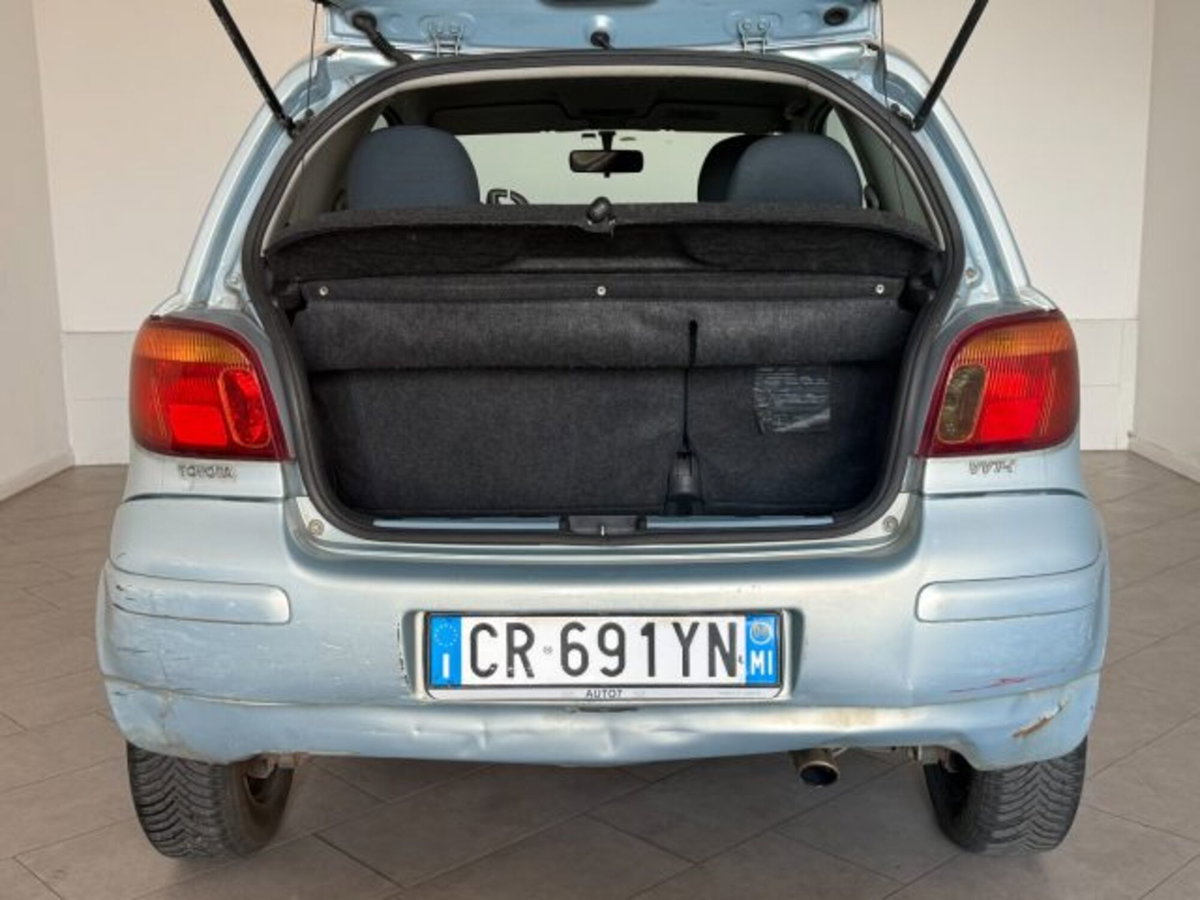 Toyota Yaris 16V cat 3 porte Sol (7)