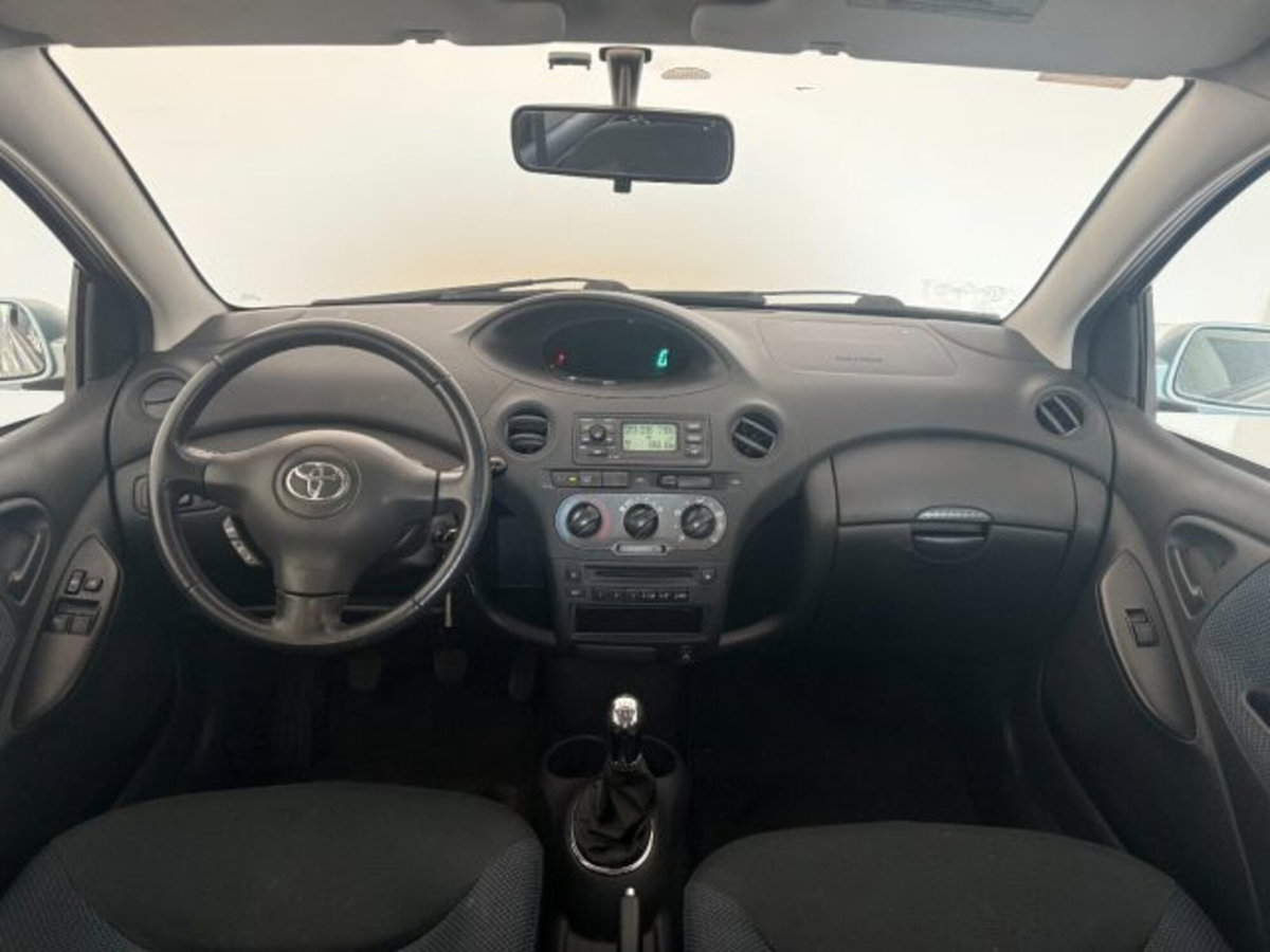 Toyota Yaris 16V cat 3 porte Sol (8)