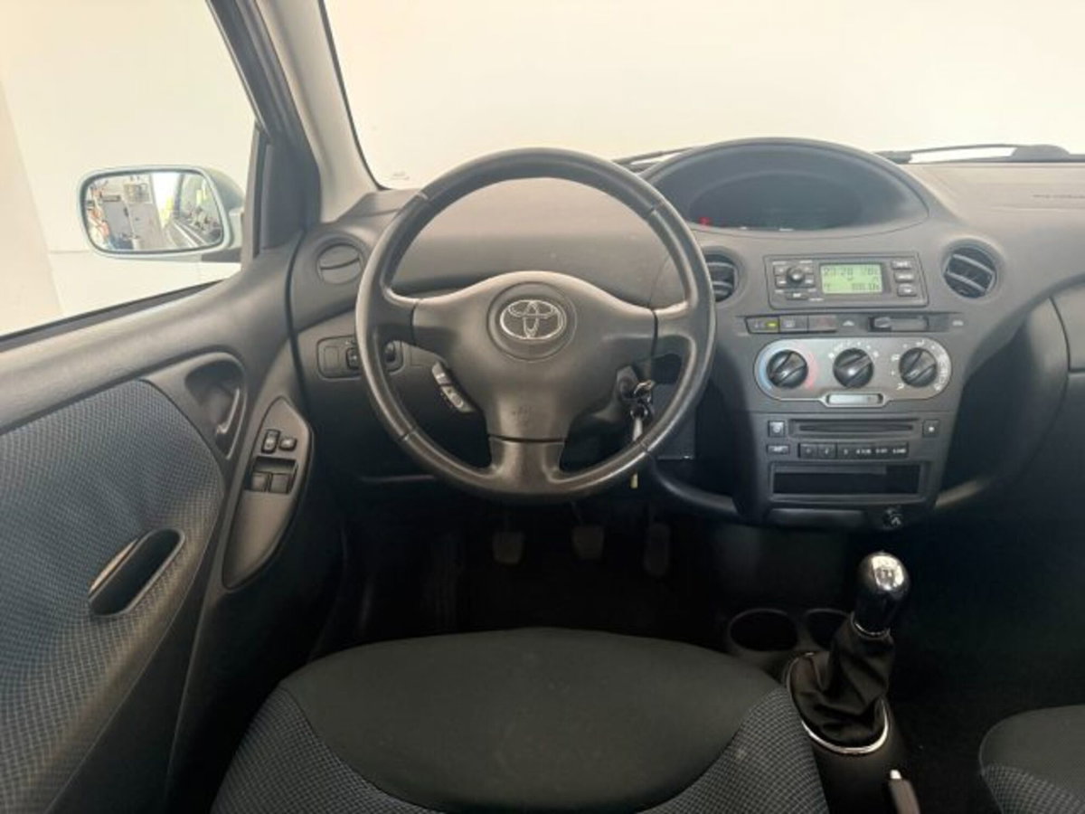 Toyota Yaris 16V cat 3 porte Sol (9)