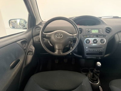 Toyota Yaris 16V cat 3 porte Sol (9)