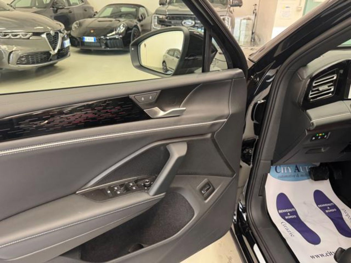 Volkswagen Tiguan 1.5 etsi Elegance 150cv dsg (13)