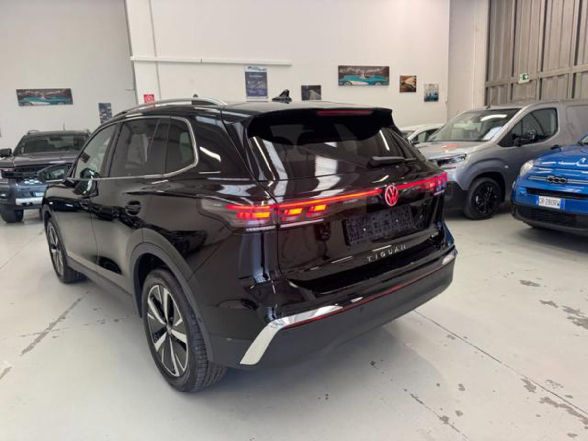 Volkswagen Tiguan 1.5 etsi Elegance 150cv dsg (6)