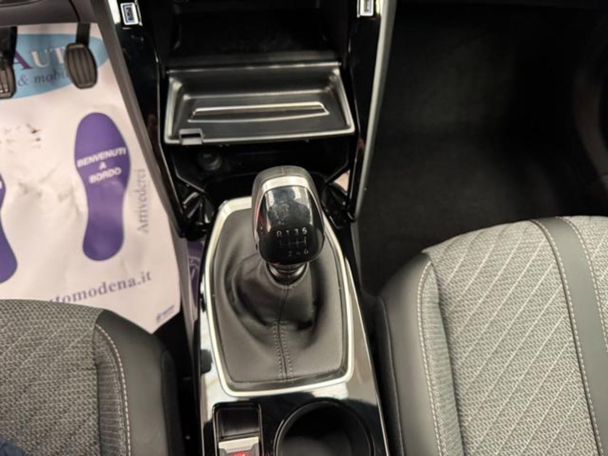 Peugeot 2008 PureTech 100 S&S Allure (12)
