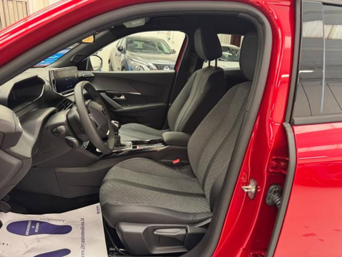 Peugeot 2008 PureTech 100 S&S Allure (5)