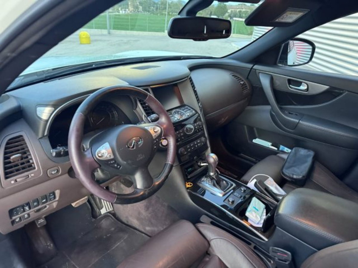 Infiniti QX70 3.0 diesel V6 AT S Premium (11)