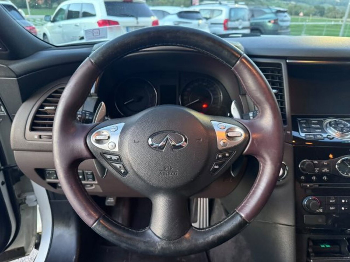 Infiniti QX70 3.0 diesel V6 AT S Premium (12)