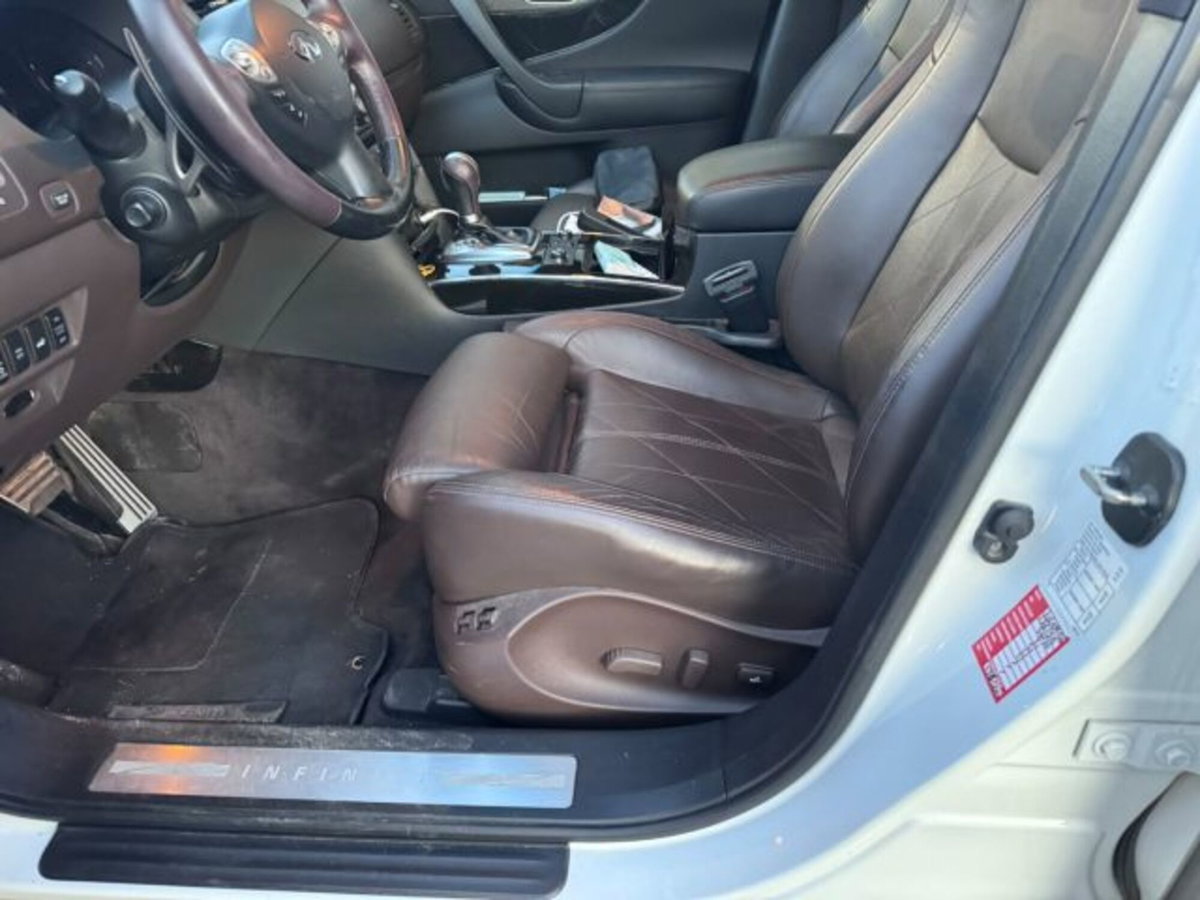 Infiniti QX70 3.0 diesel V6 AT S Premium (15)