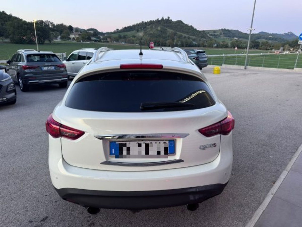 Infiniti QX70 3.0 diesel V6 AT S Premium (2)