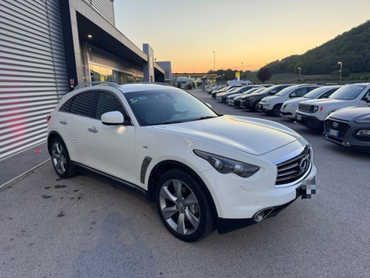 Infiniti QX70 3.0 diesel V6 AT S Premium (3)