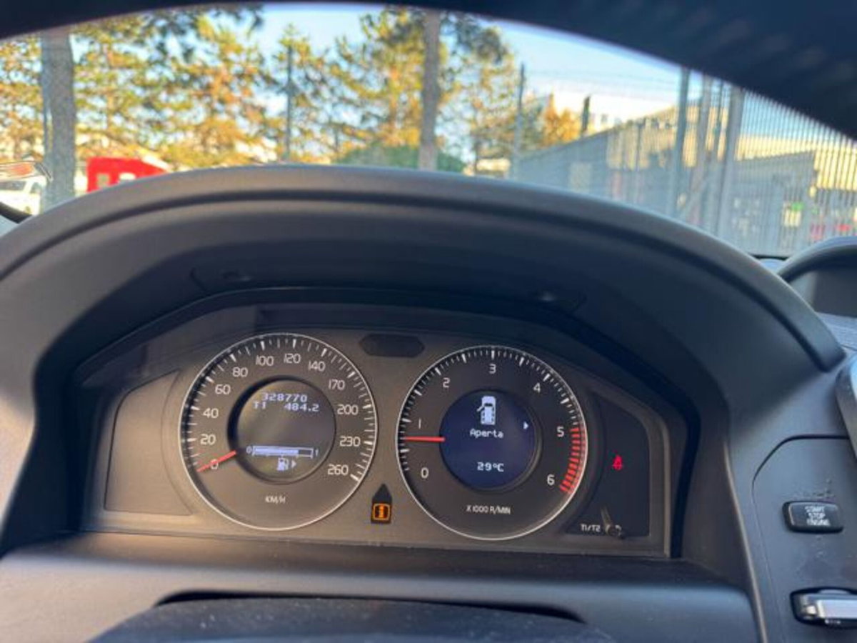 Volvo XC60 2.4 D 175 CV FWD DRIVe Kinetic (10)